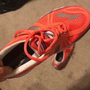 Brooks 6.5 cadence running shoes